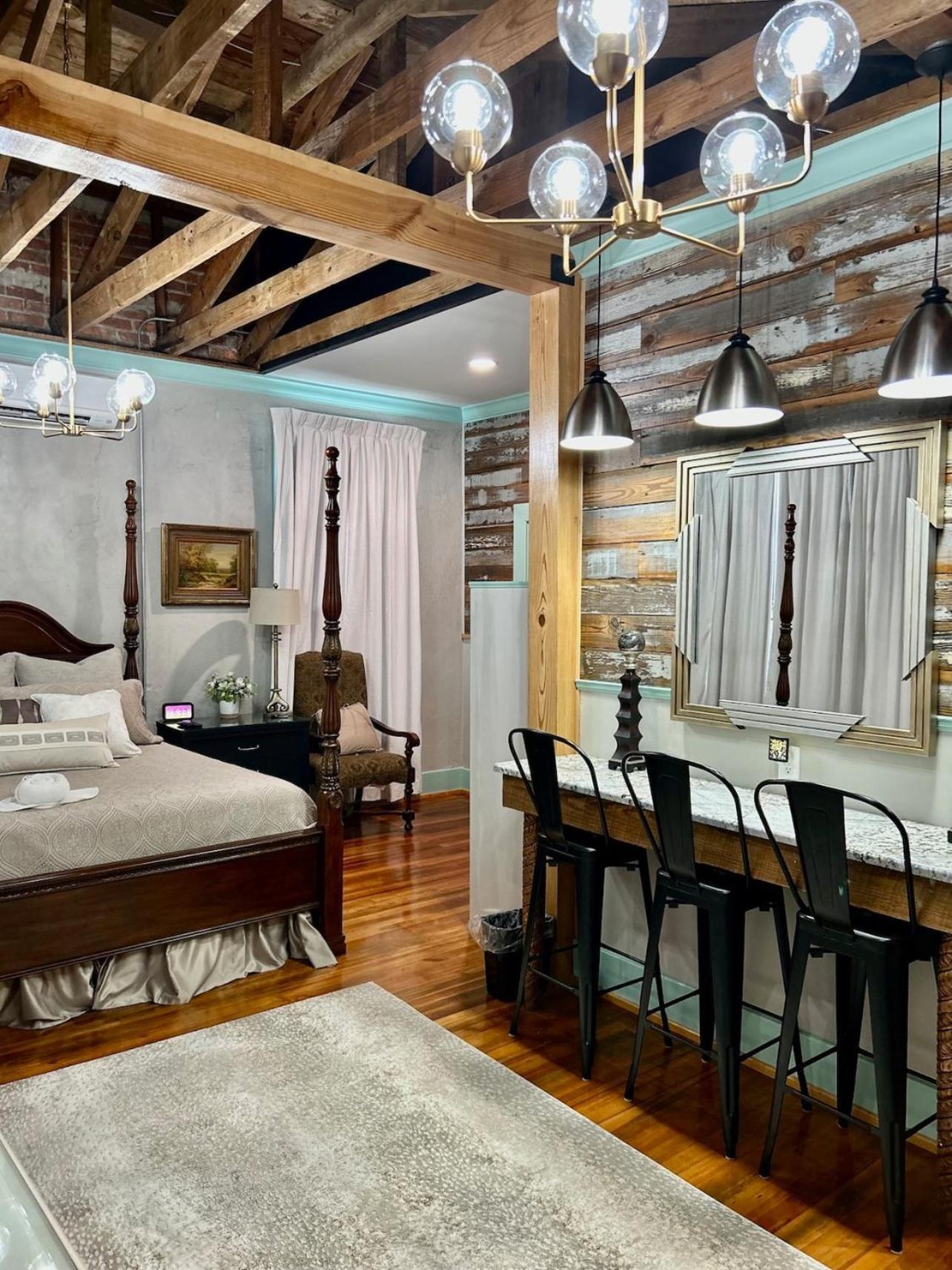 Chipley'S Squareview Inn Carthage 외부 사진