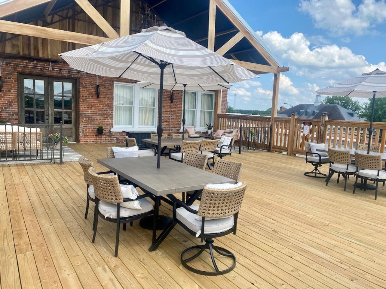 Chipley'S Squareview Inn Carthage 외부 사진