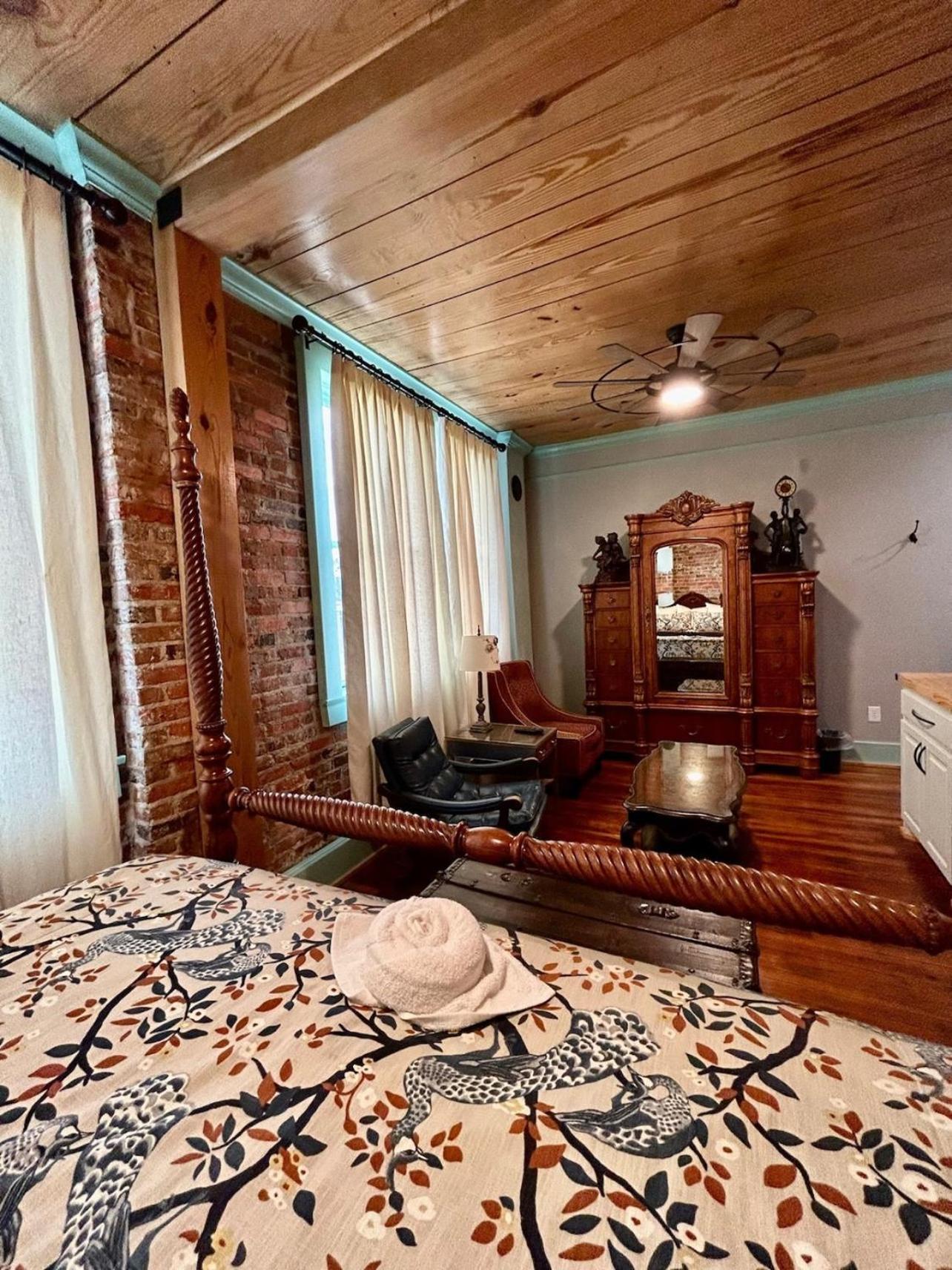 Chipley'S Squareview Inn Carthage 외부 사진