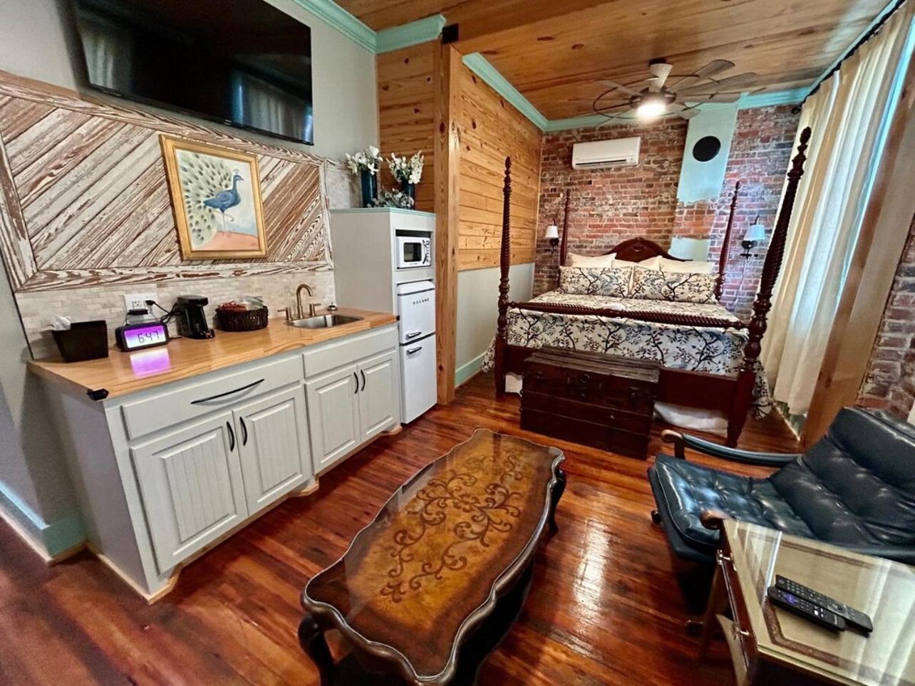 Chipley'S Squareview Inn Carthage 외부 사진