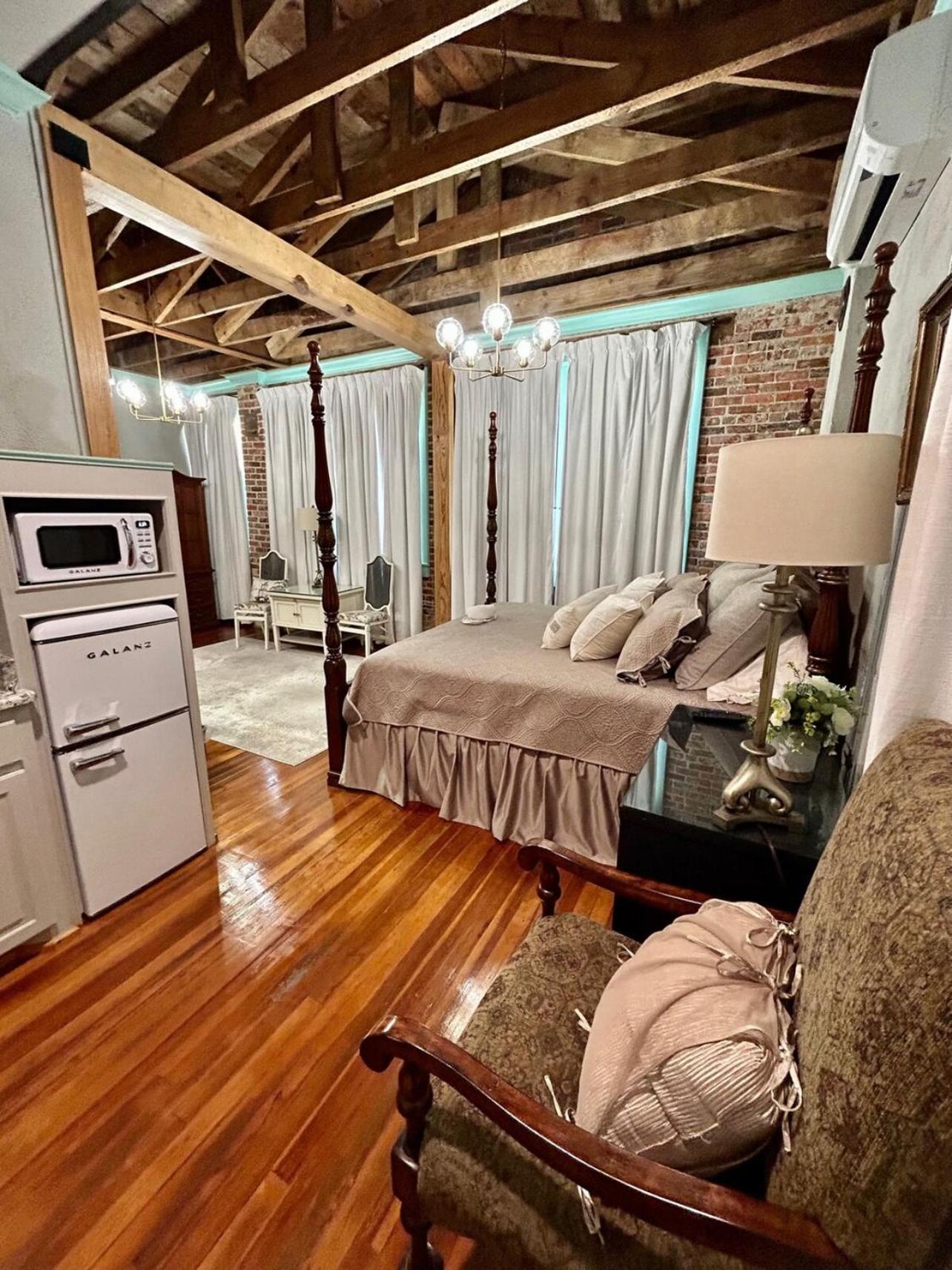 Chipley'S Squareview Inn Carthage 외부 사진