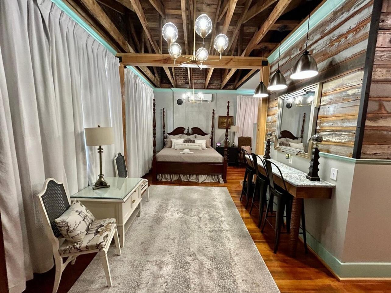 Chipley'S Squareview Inn Carthage 외부 사진