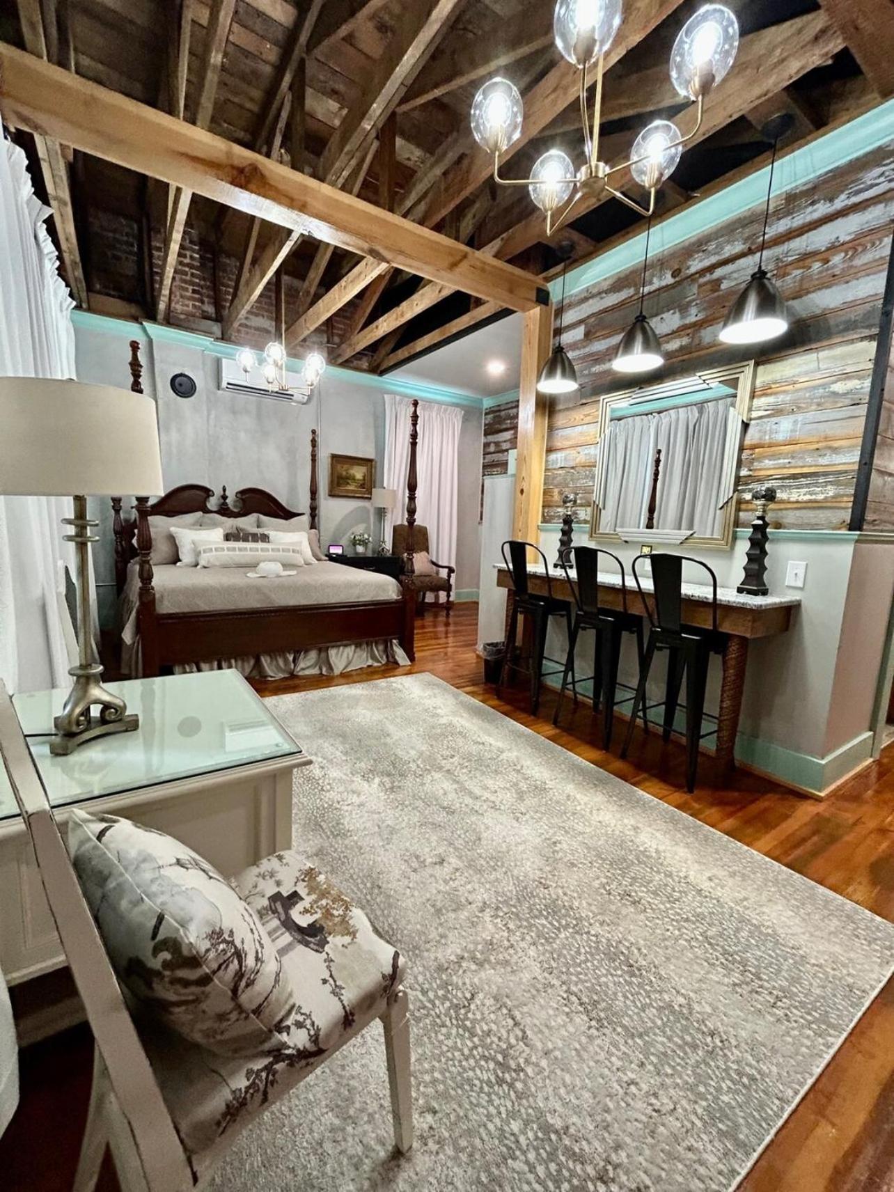 Chipley'S Squareview Inn Carthage 외부 사진