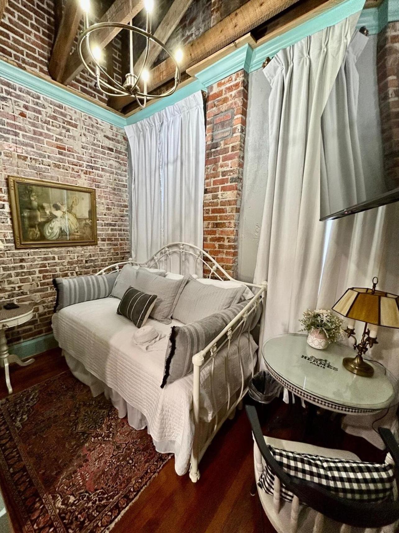Chipley'S Squareview Inn Carthage 외부 사진